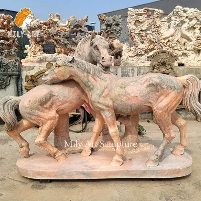 Fornitore personalizzato fatto a mano Buon prezzo di fabbrica Scultura in pietra animale a grandezza naturale Statua di cavallo in marmo rosso con coppia