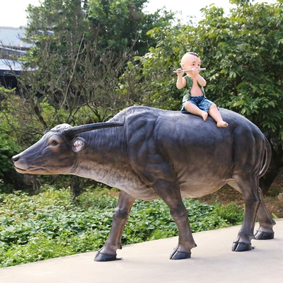 Fabbrica di statue di bufalo in vetroresina di bisonte animale in resina colorata da giardino all'aperto